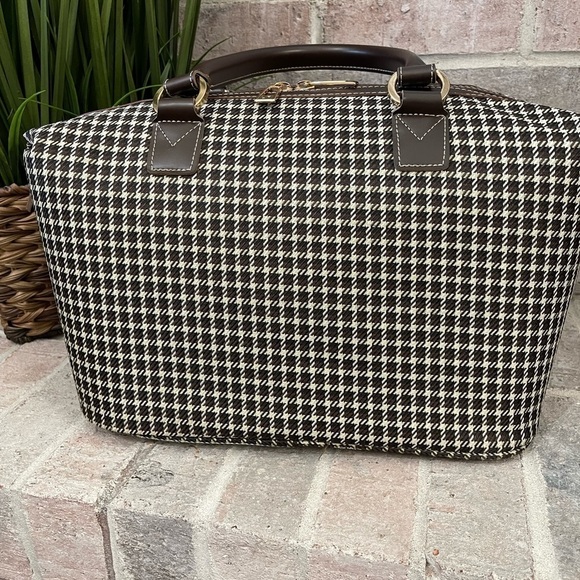 London Fog Black and White Travel Bag - Picture 6 of 15